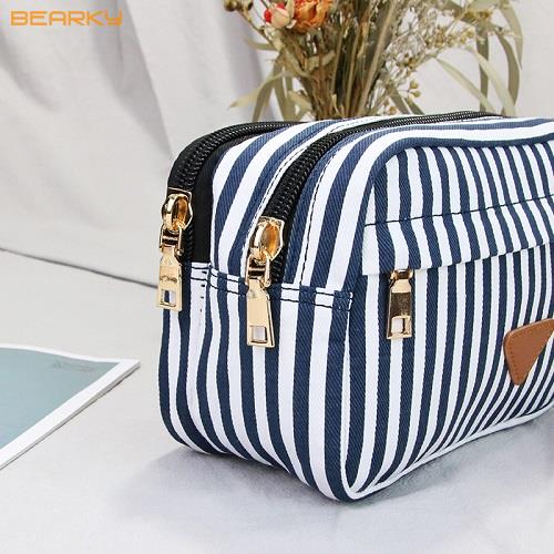 Toiletry bag (7)